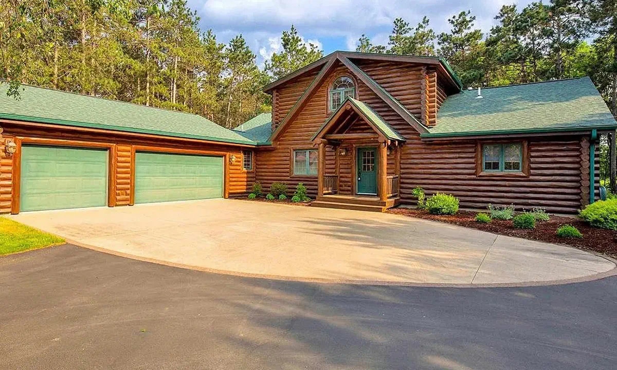 Log cabin private home